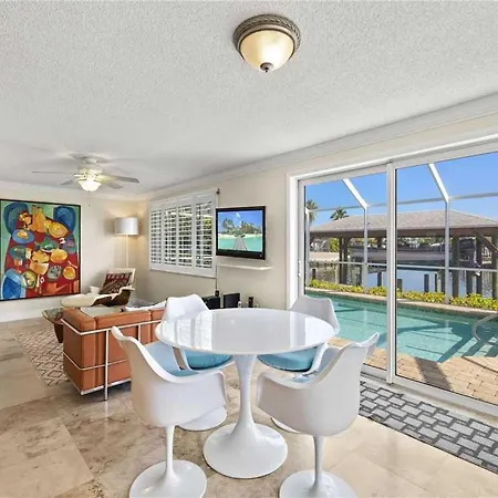 Manatee Cottage, 2 Bedrooms, Private Pool, Boat Dock, Canal, Sleeps 4